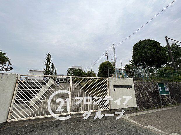 川西市立陽明小学校 徒歩5分。 360m