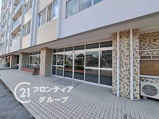 共用部の管理・清掃を管理会社がしてくれるため、快適にお過ごしいただけます。窮屈さを感じないエントランスです。