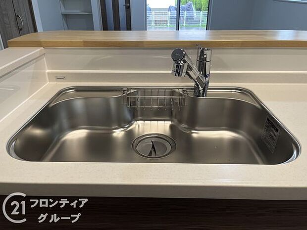 お鍋やホットプレートもすっぽりと入るワイドシンク