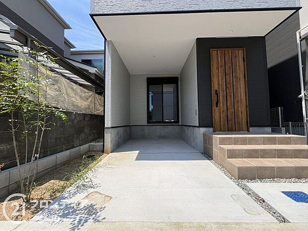 安全性を重視した駐車場で、安心して車を停められる環境です