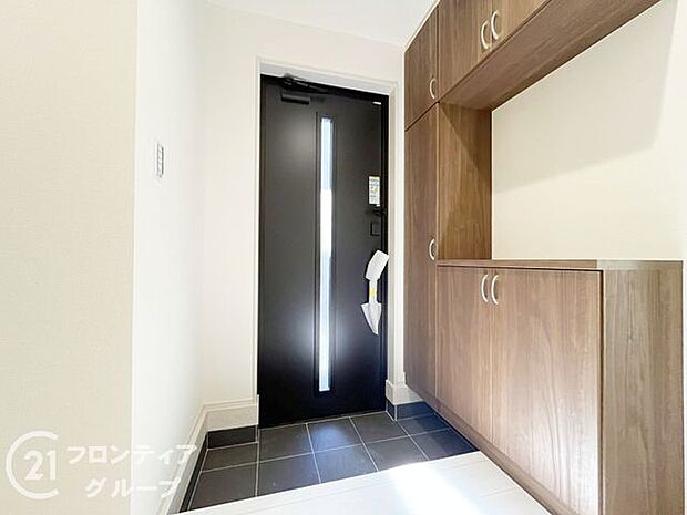 玄関は防犯性の優れたダブルロックドアです!