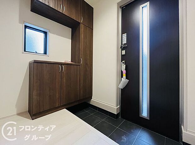 玄関は防犯性の優れたダブルロックドアです！