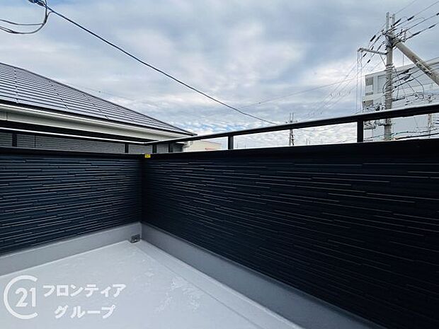 日当たりの良いバルコニーは、お洗濯が多いときも安心！たくさん干してもカラっと乾きそうです！