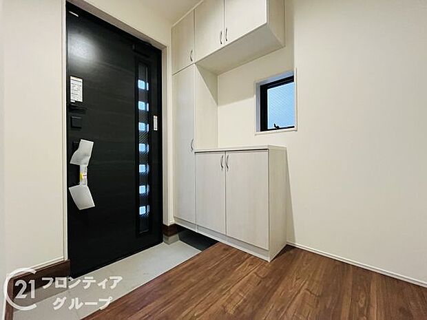 玄関は防犯性の優れたダブルロックドアです!