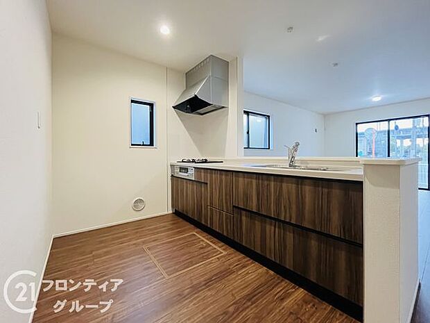 お手入れが楽に行える換気扇やステンレスワークトップは毎日お料理する奥様の味方!