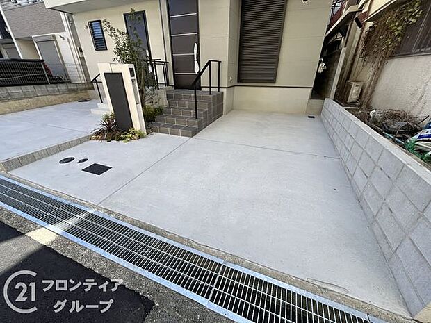 各棟、お車持ちの方にも嬉しいカースペース完備