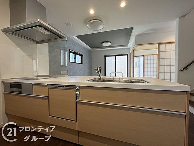 対面カウンターで、家族とコミュニケーションを取りながら料理ができるキッチンです