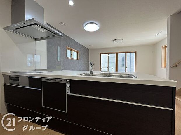 対面カウンターで、家族とコミュニケーションを取りながら料理ができるキッチンです