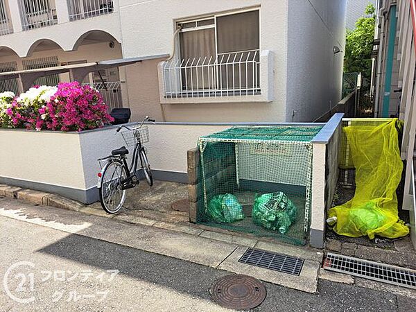 ゴミ回収置き場です。網が設置されてますので、安心してご利用できます。お家のご質問はお気軽にご相談下さい。