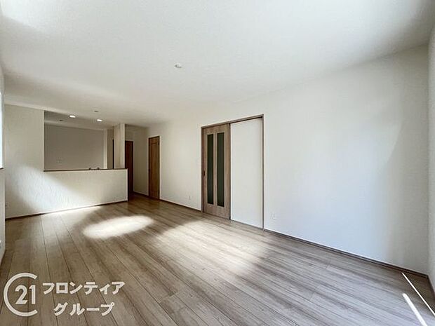 広々リビング、人が集まるおもてなし空間を実現できますね！