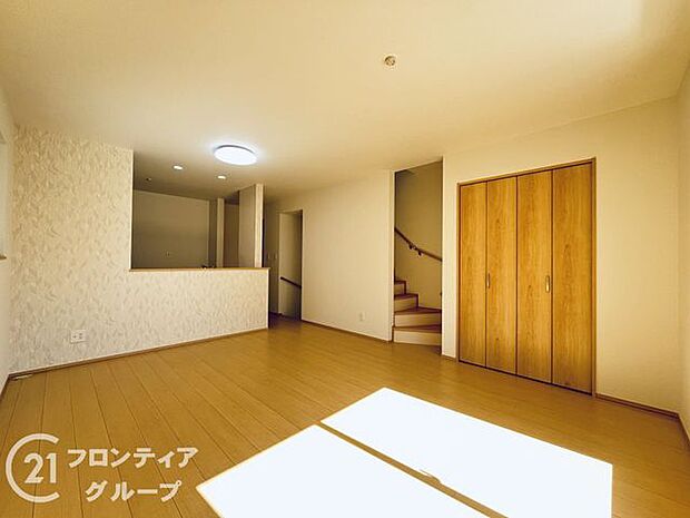 広々リビング、人が集まるおもてなし空間を実現できますね！