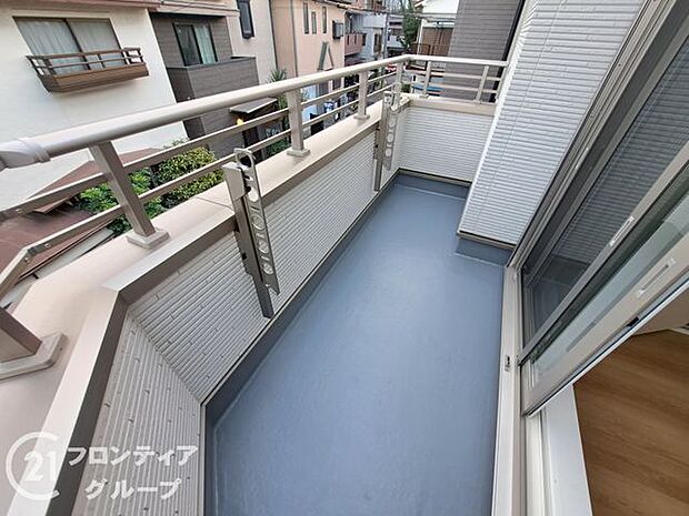 広々バルコニーで洗濯物もたくさん干せますね