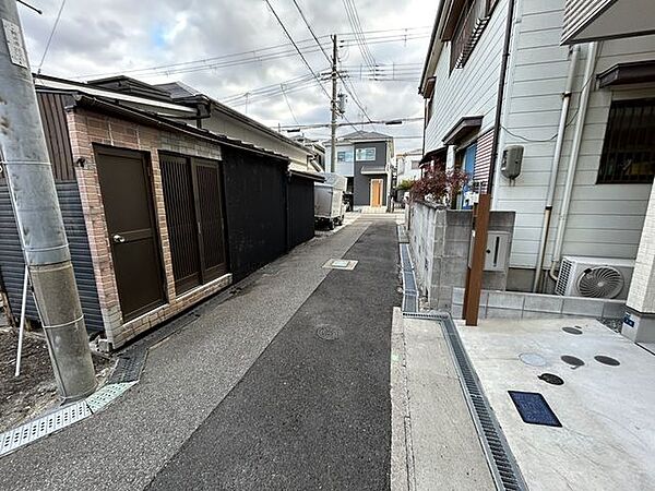 【現地前道】充実したアフターサポートで安心！当社は誠実に、丁寧に、お客様一人ひとりに永く安心してお住まいいただけるようなお付き合いをさせていただきます