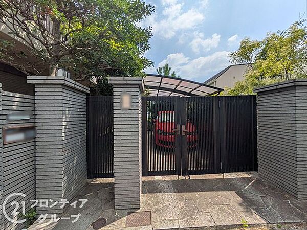 風格ある玄関で、住む人に安心感と心地よさを与えます