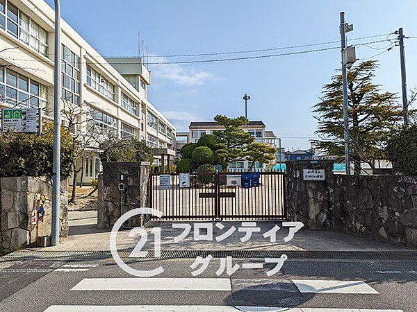 伊丹市立天神川小学校 徒歩4分。 320m