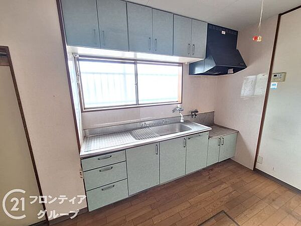 キッチンは、料理を楽しむための機能的な空間で、効率的な作業をサポートします