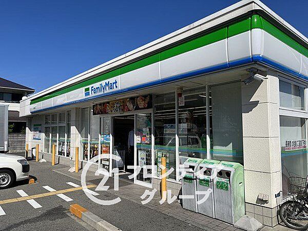 ファミリーマート尾浜町店 徒歩4分。 320m
