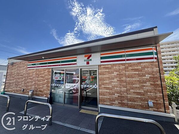 セブンイレブン尼崎長洲本通1丁目店 徒歩4分。 290m