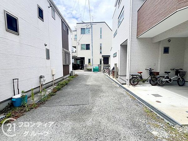 【現地前道】充実したアフターサポートで安心！当社は誠実に、丁寧に、お客様一人ひとりに永く安心してお住まいいただけるようなお付き合いをさせていただきます