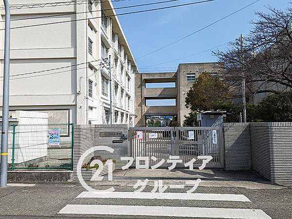 尼崎市立浜田小学校 徒歩4分。 320m