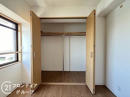 収納場所に困り勝ちな季節もののお洋服も、収納に困りませんね