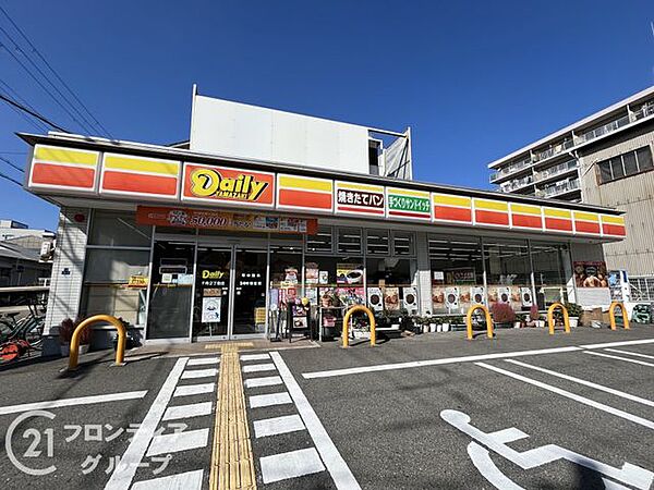 デイリーヤマザキ千舟2丁目店 徒歩1分。 40m