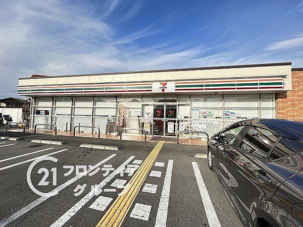 セブンイレブン伊丹緑ケ丘1丁目店 徒歩3分。 180m