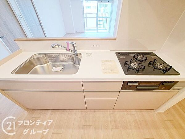洗練されたデザインと機能美が融合した自慢のキッチン空間！充実の設備で家族の笑顔が広がる素敵な食卓をサポートします。ワンランク上の暮らしを叶える洗練の調理スペース！