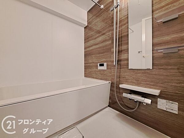 清潔感あふれるモダンなデザインが心地よい至福のバスルーム！毎日の暮らしを豊かに彩るハイグレードな仕様が魅力です。心身ともにリフレッシュできる安らぎのプライベート空間！