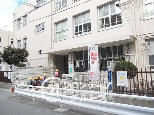 大阪市立歌島小学校 徒歩3分。 220m