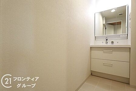 はじめてのマイホーム購入は、わからないことだらけで当然です。資金計画から物件選びまで、順を追ってスタッフが一緒に考えていきます
