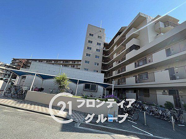 住まい選びは、価格や立地だけでなく、将来の暮らし方まで含めて考えることが大切です。今の段階で気になっていることを、まずスタッフに話してみてください