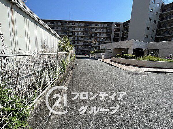 住まい選びは、価格や立地だけでなく、将来の暮らし方まで含めて考えることが大切です。今の段階で気になっていることを、まずスタッフに話してみてください
