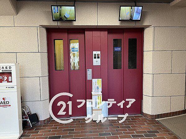毎日使うエレベーターホールや共用廊下も、こだわりを感じる上質な造りになっていますね！細かなところまで配慮が行き届いた設備が整っているからこそ、家族みんなが笑顔で安心して過ごせる理想の住まいになります…