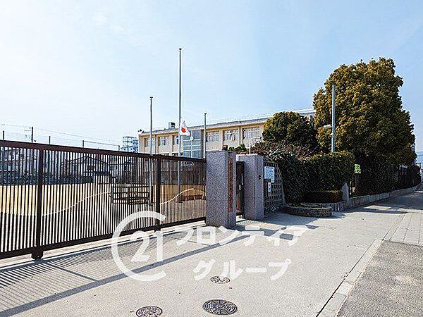 西宮市立津門小学校 徒歩7分。 560m