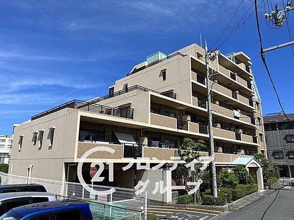 「いつかは」と思っていた住まい探しも、具体的に動き出すと意外とスムーズに進むものです。まずは気軽にご相談いただけます