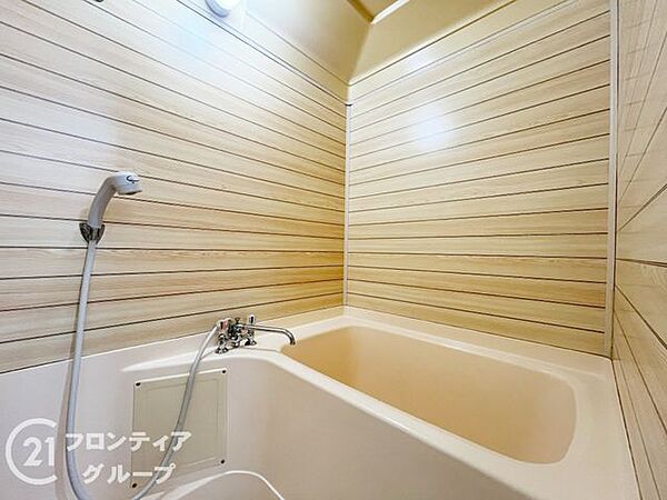 質感にこだわった意匠が心を満たし、至福のひとときを約束するプライベートな癒し空間！都会の喧騒を離れて、コンシェルジュサービスのように行き届いた快適さを追求した、贅を尽くした仕様となっています！