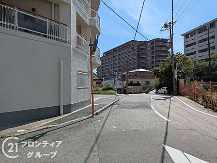 写真だけではわからない採光・広さ・周辺環境の実感は、実際に足を運んでみることが一番です。ご見学はいつでもご予約いただけます