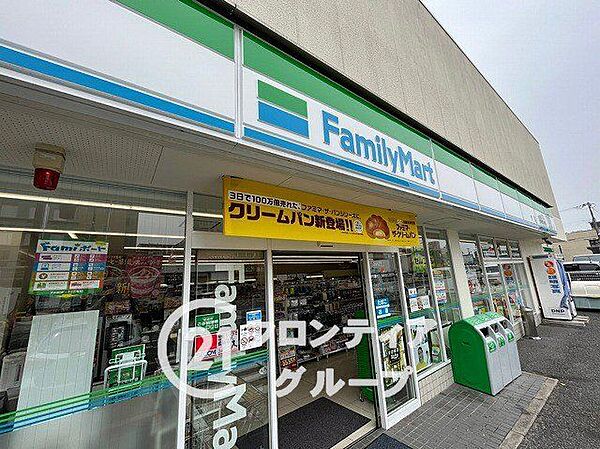 ファミリーマート尼崎南警察署前店 徒歩0分。 1m