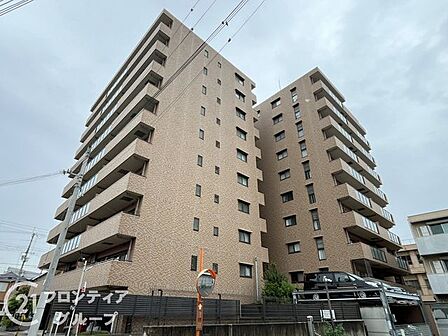 はじめてのマイホーム購入は、わからないことだらけで当然です。資金計画から物件選びまで、順を追ってスタッフが一緒に考えていきます