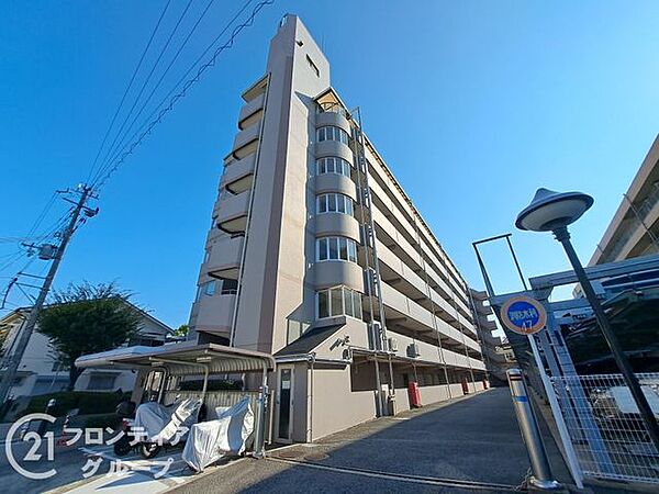 住まい選びは、価格や立地だけでなく、将来の暮らし方まで含めて考えることが大切です。今の段階で気になっていることを、まずスタッフに話してみてください