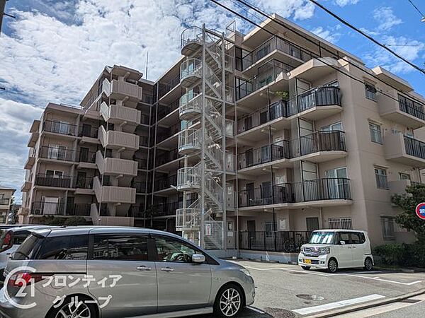 「いつかは」と思っていた住まい探しも、具体的に動き出すと意外とスムーズに進むものです。まずは気軽にご相談いただけます