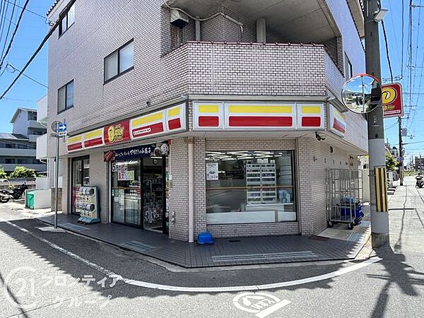 ニューヤマザキデイリーストア尼崎水堂店 徒歩4分。 310m