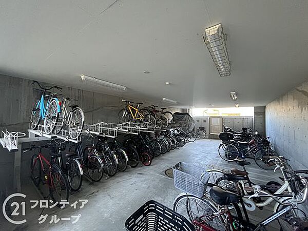 写真だけではわからない採光・広さ・周辺環境の実感は、実際に足を運んでみることが一番です。ご見学はいつでもご予約いただけます