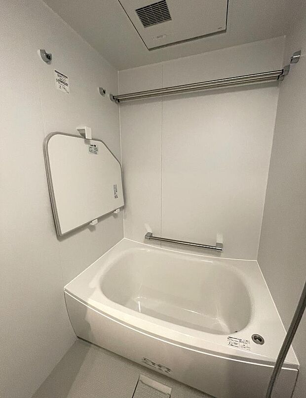 TOTOの浴室乾燥機付きユニットバス。1218サイズです。家具・シーリングライト・生活備品はモデルルーム用に設置しており、販売対象ではございません。
