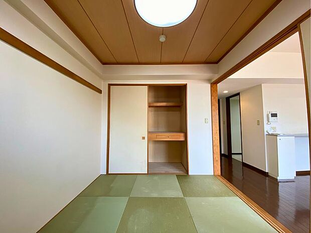 約6.0帖の和室はテラスに隣接しており、リラックスできる空間です。