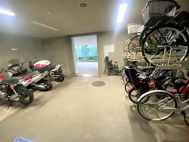 駐輪場・バイク置場は屋内のため、大切な自転車も劣化することなく保管できます。