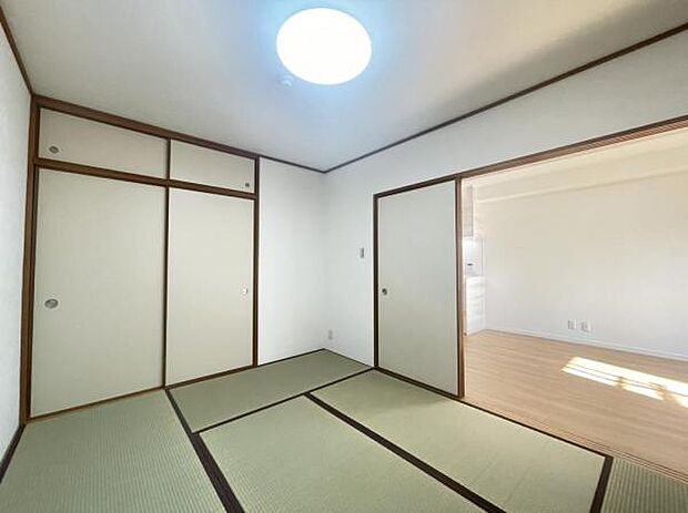 【リフォーム済】和室は畳表替え、壁・天井クロス張替え致しました。