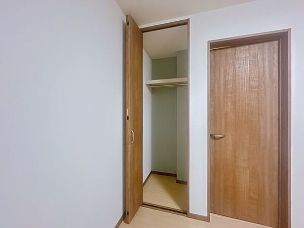【1階納戸収納】各部屋に収納があるのはうれしいですね。