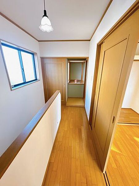 【2階廊下】壁天井クロス張替えいたします。すっきりとした印象の廊下スペースとなります。
